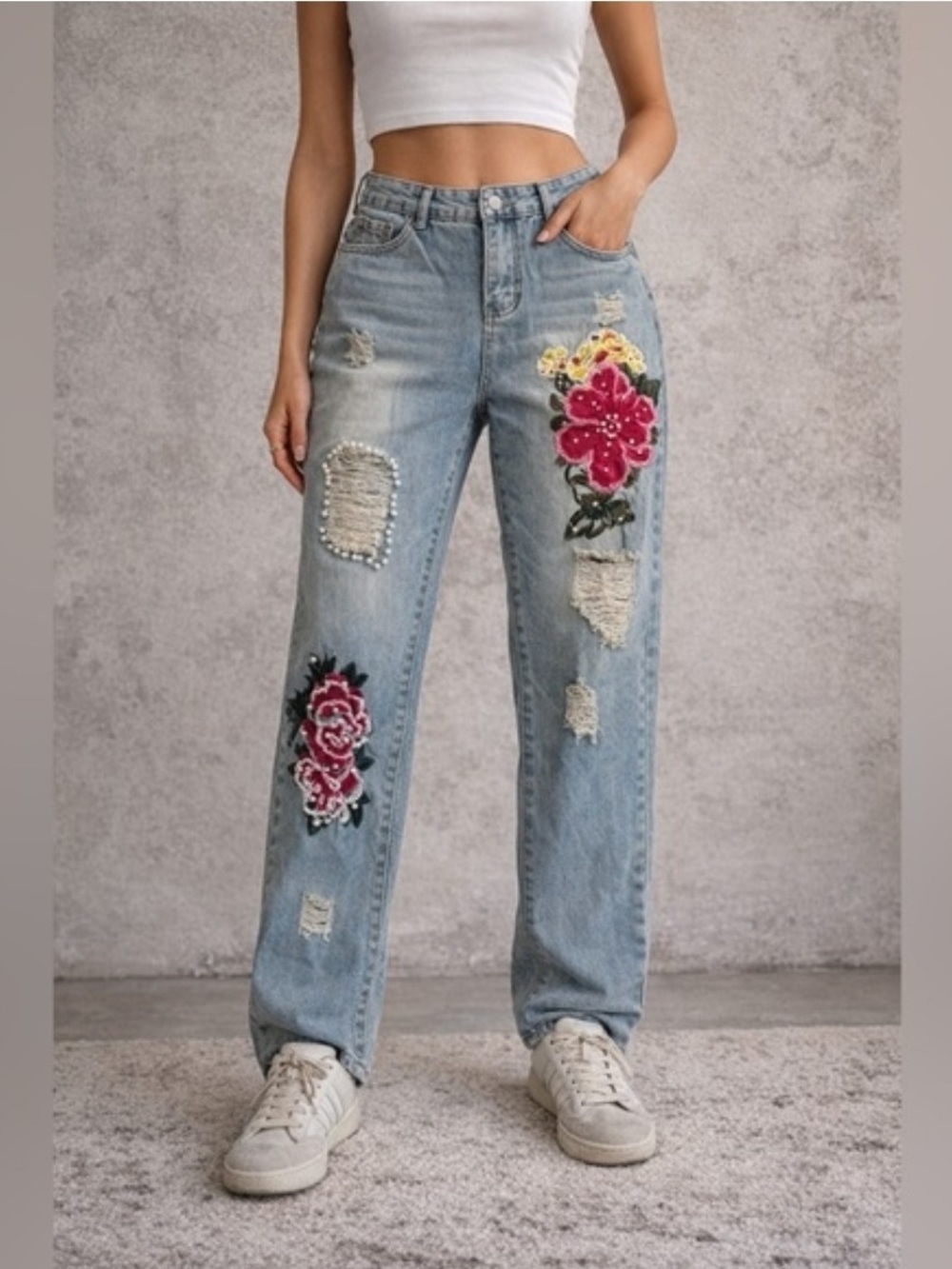 Floral & Pearl Embroidered Light Blue Distressed Women's Jeans Size Small